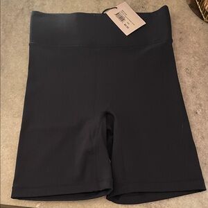 NWT Bandier center stage 6 inch bike short